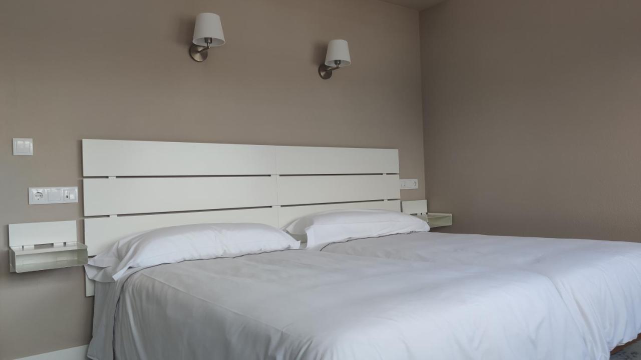 Hotel Roman Naveces Zewnętrze zdjęcie